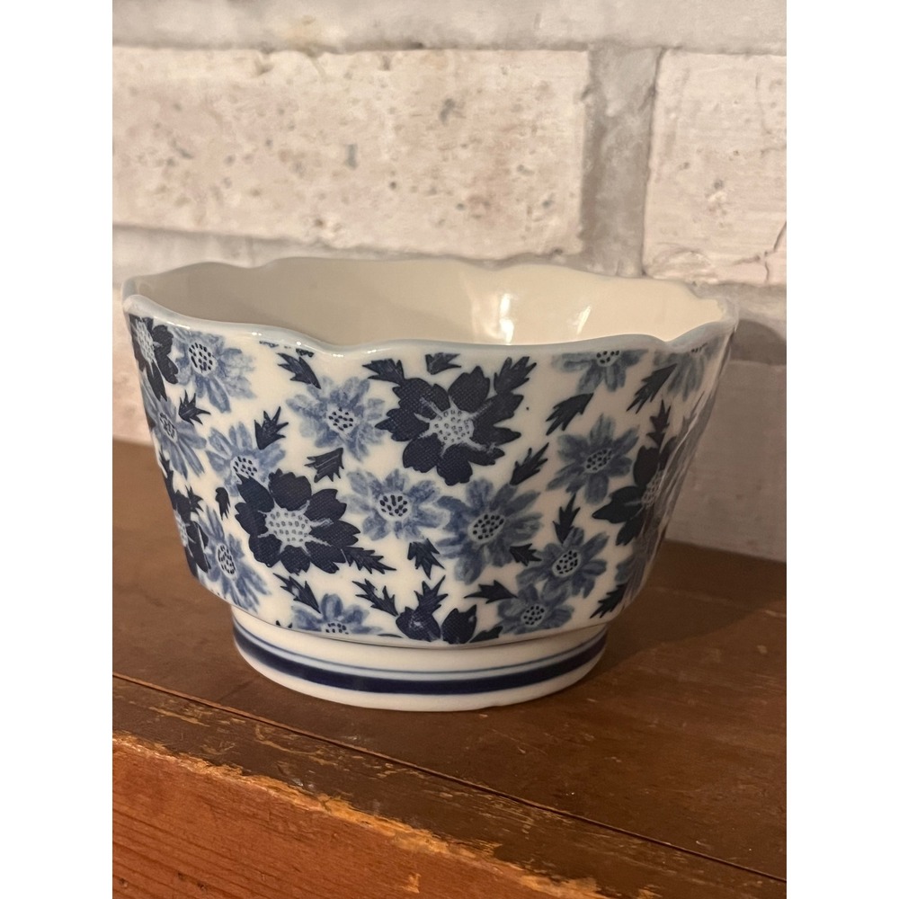 Vintage OMC Blue White Floral Asian  Rice Bowl Scalloped‎ Edge